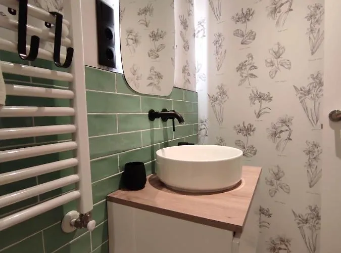 Piso Palomera, 6 By Pisoschulospuntoes * 莱昂