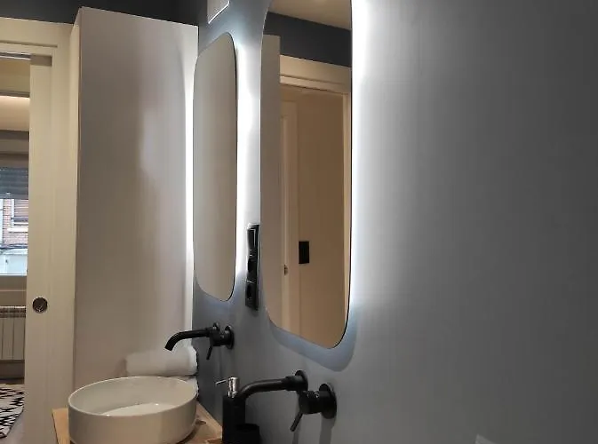 Piso Palomera, 6 By Pisoschulospuntoes * לאון